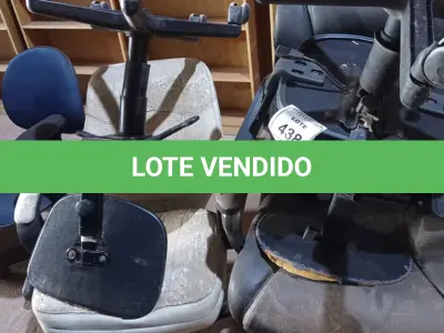LOTE 438 - 05 CADEIRAS GIRATÓRIAS PARA ESCRITÓRIO (NO ESTADO) ATENÇÃO! FAZER A VISITAÇÃO ANTES DE ARREMATAR, NÃO SABEMOS SE FUNCIONA. LEILÃO NÃO TEM GARANTIA E NEM DEVOLUÇÃO, SUJEITO A POSSÍVEIS AVARIAS VISÍVEIS/OCULTAS E/OU AUSÊNCIA DE COMPONENTES.