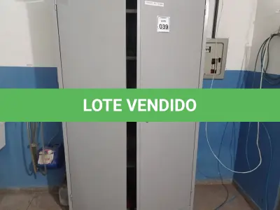 LOTE 039 - 01 ARMÁRIO DE AÇO 2 PORTAS. (NO ESTADO) ATENÇÃO! FAZER A VISITAÇÃO ANTES DE ARREMATAR, NÃO SABEMOS SE FUNCIONA. LEILÃO NÃO TEM GARANTIA E NEM DEVOLUÇÃO, SUJEITO A POSSÍVEIS AVARIAS VISÍVEIS/OCULTAS E/OU AUSÊNCIA DE COMPONENTES.
