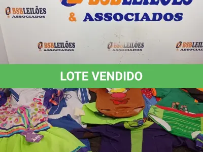 LOTE 050 - 01 LOTE COM FANTASIAS DIVERSAS E 01 MEIA SAPATILHA N 21/22. (NO ESTADO) ATENÇÃO! FAZER A VISITAÇÃO ANTES DE ARREMATAR, NÃO SABEMOS SE FUNCIONA. LEILÃO NÃO TEM GARANTIA E NEM DEVOLUÇÃO, SUJEITO A POSSÍVEIS AVARIAS VISÍVEIS/OCULTAS E/OU AUSÊNCIA DE COMPONENTES.