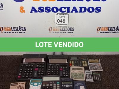 LOTE 040 - 11 CALCULADORAS DIVERSAS, 05 MAQUINAS FOTOGRÁFICAS ANALÓGICAS E 01 DIGITAL. (NO ESTADO) ATENÇÃO! FAZER A VISITAÇÃO ANTES DE ARREMATAR, NÃO SABEMOS SE FUNCIONA. LEILÃO NÃO TEM GARANTIA E NEM DEVOLUÇÃO, SUJEITO A POSSÍVEIS AVARIAS VISÍVEIS/OCULTAS E/OU AUSÊNCIA DE COMPONENTES.