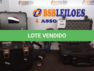 LOTE 100 - 01 RADAR MÓVEL. (NO ESTADO) ATENÇÃO! FAZER A VISITAÇÃO ANTES DE ARREMATAR, NÃO SABEMOS SE FUNCIONA. LEILÃO NÃO TEM GARANTIA E NEM DEVOLUÇÃO, SUJEITO A POSSÍVEIS AVARIAS VISÍVEIS/OCULTAS E/OU AUSÊNCIA DE COMPONENTES.