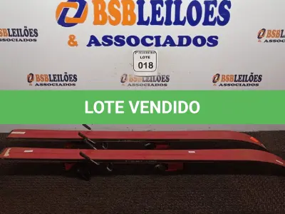 LOTE 018 - 01 PAR DE SKIS ROSSIGNOL. (NO ESTADO) ATENÇÃO! FAZER A VISITAÇÃO ANTES DE ARREMATAR, NÃO SABEMOS SE FUNCIONA. LEILÃO NÃO TEM GARANTIA E NEM DEVOLUÇÃO, SUJEITO A POSSÍVEIS AVARIAS VISÍVEIS/OCULTAS E/OU AUSÊNCIA DE COMPONENTES.