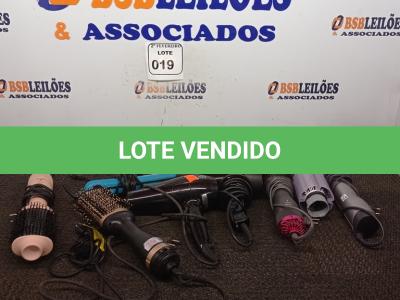 LOTE 019 - 02 SECADORES, 01 CHAPINHA E 04 ESCOVAS ELÉTRICAS MARCAS E MODELOS DIVERSOS. (NO ESTADO) ATENÇÃO! FAZER A VISITAÇÃO ANTES DE ARREMATAR, NÃO SABEMOS SE FUNCIONA. LEILÃO NÃO TEM GARANTIA E NEM DEVOLUÇÃO, SUJEITO A POSSÍVEIS AVARIAS VISÍVEIS/OCULTAS E/OU AUSÊNCIA DE COMPONENTES.