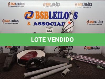 LOTE 096 - 03 ASPIRADORES DE MÃO E 01 ASPIRADOR ROBÔ. (NO ESTADO) ATENÇÃO! FAZER A VISITAÇÃO ANTES DE ARREMATAR, NÃO SABEMOS SE FUNCIONA. LEILÃO NÃO TEM GARANTIA E NEM DEVOLUÇÃO, SUJEITO A POSSÍVEIS AVARIAS VISÍVEIS/OCULTAS E/OU AUSÊNCIA DE COMPONENTES.