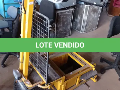 LOTE 425 - 01 CARRINHO PARA CARGA SEM RODAS E COM MOTOR (NO ESTADO) ATENÇÃO! FAZER A VISITAÇÃO ANTES DE ARREMATAR, NÃO SABEMOS SE FUNCIONA. LEILÃO NÃO TEM GARANTIA E NEM DEVOLUÇÃO, SUJEITO A POSSÍVEIS AVARIAS VISÍVEIS/OCULTAS E/OU AUSÊNCIA DE COMPONENTES.