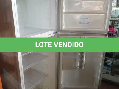 LOTE 090 - 01 GELADEIRA MARCA ELECTROLUX. (NO ESTADO) ATENÇÃO! FAZER A VISITAÇÃO ANTES DE ARREMATAR, NÃO SABEMOS SE FUNCIONA. LEILÃO NÃO TEM GARANTIA E NEM DEVOLUÇÃO, SUJEITO A POSSÍVEIS AVARIAS VISÍVEIS/OCULTAS E/OU AUSÊNCIA DE COMPONENTES.