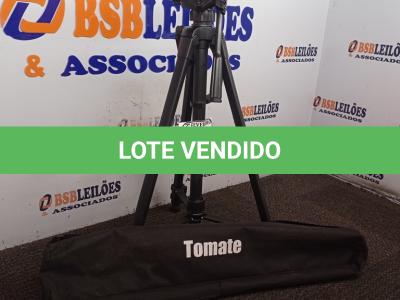 LOTE 001 - 01 TRIPÉ PARA CÂMERA TOMATE MTG-3016. (NO ESTADO) ATENÇÃO! FAZER A VISITAÇÃO ANTES DE ARREMATAR, NÃO SABEMOS SE FUNCIONA. LEILÃO NÃO TEM GARANTIA E NEM DEVOLUÇÃO, SUJEITO A POSSÍVEIS AVARIAS VISÍVEIS/OCULTAS E/OU AUSÊNCIA DE COMPONENTES.