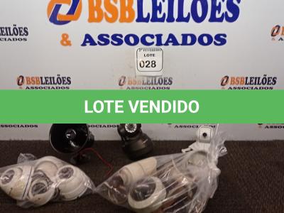 LOTE 028 - 01 LOTE COM CÂMERAS DE SEGURANÇA MARCAS E MODELOS DIVERSOS E 01 SIRENE CORNETA. (NO ESTADO) ATENÇÃO! FAZER A VISITAÇÃO ANTES DE ARREMATAR, NÃO SABEMOS SE FUNCIONA. LEILÃO NÃO TEM GARANTIA E NEM DEVOLUÇÃO, SUJEITO A POSSÍVEIS AVARIAS VISÍVEIS/OCULTAS E/OU AUSÊNCIA DE COMPONENTES.