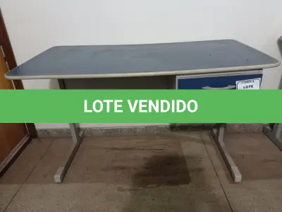 LOTE 035 - 01 MESA PARA ESCRITÓRIO. (NO ESTADO) ATENÇÃO! FAZER A VISITAÇÃO ANTES DE ARREMATAR, NÃO SABEMOS SE FUNCIONA. LEILÃO NÃO TEM GARANTIA E NEM DEVOLUÇÃO, SUJEITO A POSSÍVEIS AVARIAS VISÍVEIS/OCULTAS E/OU AUSÊNCIA DE COMPONENTES.