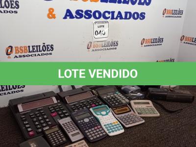 LOTE 040 - 11 CALCULADORAS DIVERSAS, 05 MAQUINAS FOTOGRÁFICAS ANALÓGICAS E 01 DIGITAL. (NO ESTADO) ATENÇÃO! FAZER A VISITAÇÃO ANTES DE ARREMATAR, NÃO SABEMOS SE FUNCIONA. LEILÃO NÃO TEM GARANTIA E NEM DEVOLUÇÃO, SUJEITO A POSSÍVEIS AVARIAS VISÍVEIS/OCULTAS E/OU AUSÊNCIA DE COMPONENTES.