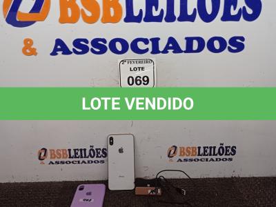 LOTE 069 - 01 IPHONE XS MAX COM CARREGADOR. COM AVARIAS. (NO ESTADO) ATENÇÃO! FAZER A VISITAÇÃO ANTES DE ARREMATAR, NÃO SABEMOS SE FUNCIONA. LEILÃO NÃO TEM GARANTIA E NEM DEVOLUÇÃO, SUJEITO A POSSÍVEIS AVARIAS VISÍVEIS/OCULTAS E/OU AUSÊNCIA DE COMPONENTES.