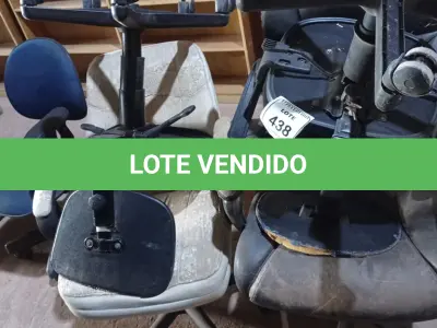 LOTE 438 - 05 CADEIRAS GIRATÓRIAS PARA ESCRITÓRIO (NO ESTADO) ATENÇÃO! FAZER A VISITAÇÃO ANTES DE ARREMATAR, NÃO SABEMOS SE FUNCIONA. LEILÃO NÃO TEM GARANTIA E NEM DEVOLUÇÃO, SUJEITO A POSSÍVEIS AVARIAS VISÍVEIS/OCULTAS E/OU AUSÊNCIA DE COMPONENTES.