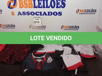 LOTE 010 - 06 FANTASIAS DIVERSAS, 04 CAPAS E 01 COLETE AVULSO. (NOVO) (NO ESTADO) ATENÇÃO! FAZER A VISITAÇÃO ANTES DE ARREMATAR, NÃO SABEMOS SE FUNCIONA. LEILÃO NÃO TEM GARANTIA E NEM DEVOLUÇÃO, SUJEITO A POSSÍVEIS AVARIAS VISÍVEIS/OCULTAS E/OU AUSÊNCIA DE COMPONENTES.