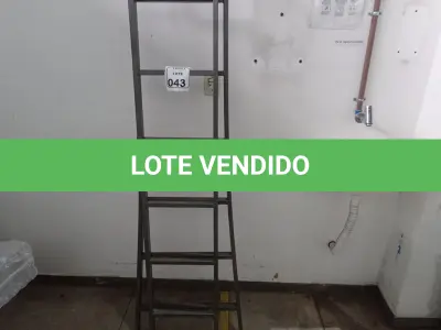LOTE 043 - 01 ESCADA EM FERRO EXTENSÍVEL 3,5 METROS. (NO ESTADO) ATENÇÃO! FAZER A VISITAÇÃO ANTES DE ARREMATAR, NÃO SABEMOS SE FUNCIONA. LEILÃO NÃO TEM GARANTIA E NEM DEVOLUÇÃO, SUJEITO A POSSÍVEIS AVARIAS VISÍVEIS/OCULTAS E/OU AUSÊNCIA DE COMPONENTES.