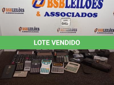 LOTE 040 - 11 CALCULADORAS DIVERSAS, 05 MAQUINAS FOTOGRÁFICAS ANALÓGICAS E 01 DIGITAL. (NO ESTADO) ATENÇÃO! FAZER A VISITAÇÃO ANTES DE ARREMATAR, NÃO SABEMOS SE FUNCIONA. LEILÃO NÃO TEM GARANTIA E NEM DEVOLUÇÃO, SUJEITO A POSSÍVEIS AVARIAS VISÍVEIS/OCULTAS E/OU AUSÊNCIA DE COMPONENTES.