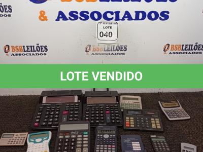 LOTE 040 - 11 CALCULADORAS DIVERSAS, 05 MAQUINAS FOTOGRÁFICAS ANALÓGICAS E 01 DIGITAL. (NO ESTADO) ATENÇÃO! FAZER A VISITAÇÃO ANTES DE ARREMATAR, NÃO SABEMOS SE FUNCIONA. LEILÃO NÃO TEM GARANTIA E NEM DEVOLUÇÃO, SUJEITO A POSSÍVEIS AVARIAS VISÍVEIS/OCULTAS E/OU AUSÊNCIA DE COMPONENTES.