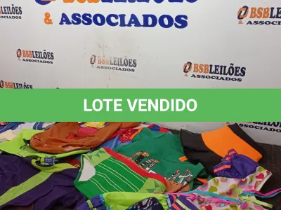 LOTE 050 - 01 LOTE COM FANTASIAS DIVERSAS E 01 MEIA SAPATILHA N 21/22. (NO ESTADO) ATENÇÃO! FAZER A VISITAÇÃO ANTES DE ARREMATAR, NÃO SABEMOS SE FUNCIONA. LEILÃO NÃO TEM GARANTIA E NEM DEVOLUÇÃO, SUJEITO A POSSÍVEIS AVARIAS VISÍVEIS/OCULTAS E/OU AUSÊNCIA DE COMPONENTES.
