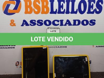 LOTE 065 - 01 TABLET MARCA POSITIVO E 01 IPAD 64GB APPLE AMBOS SEM CARREGADOR.  NO ESTADO) ATENÇÃO! FAZER A VISITAÇÃO ANTES DE ARREMATAR, NÃO SABEMOS SE FUNCIONA. LEILÃO NÃO TEM GARANTIA E NEM DEVOLUÇÃO, SUJEITO A POSSÍVEIS AVARIAS VISÍVEIS/OCULTAS E/OU AUSÊNCIA DE COMPONENTES.