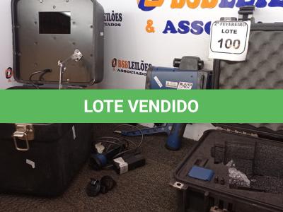 LOTE 100 - 01 RADAR MÓVEL. (NO ESTADO) ATENÇÃO! FAZER A VISITAÇÃO ANTES DE ARREMATAR, NÃO SABEMOS SE FUNCIONA. LEILÃO NÃO TEM GARANTIA E NEM DEVOLUÇÃO, SUJEITO A POSSÍVEIS AVARIAS VISÍVEIS/OCULTAS E/OU AUSÊNCIA DE COMPONENTES.