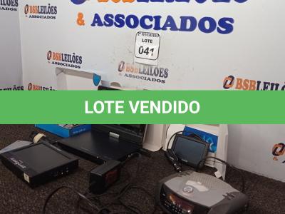 LOTE 041 - 01 TV BOX USB 2.0, 01 RÁDIO RELÓGIO, 01 GPS TOMTOM, 01 MONITOR/TV LCD DIGITAL E 01 DVD/PLAYER COM CARREGADOR MARCA SONY. (NO ESTADO) ATENÇÃO! FAZER A VISITAÇÃO ANTES DE ARREMATAR, NÃO SABEMOS SE FUNCIONA. LEILÃO NÃO TEM GARANTIA E NEM DEVOLUÇÃO, SUJEITO A POSSÍVEIS AVARIAS VISÍVEIS/OCULTAS E/OU AUSÊNCIA DE COMPONENTES.