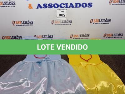 LOTE 002 - 02 FANTASIAS DE PRINCESA COM 02 TIARAS. (NOVO) (NO ESTADO) ATENÇÃO! FAZER A VISITAÇÃO ANTES DE ARREMATAR, NÃO SABEMOS SE FUNCIONA. LEILÃO NÃO TEM GARANTIA E NEM DEVOLUÇÃO, SUJEITO A POSSÍVEIS AVARIAS VISÍVEIS/OCULTAS E/OU AUSÊNCIA DE COMPONENTES.