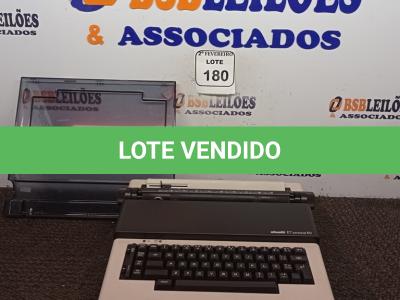 LOTE 180 - 01 MÁQUINA DE ESCREVER ELÉTRICA OLIVETTE ET PERSONAL 50. (NO ESTADO) ATENÇÃO! FAZER A VISITAÇÃO ANTES DE ARREMATAR, NÃO SABEMOS SE FUNCIONA. LEILÃO NÃO TEM GARANTIA E NEM DEVOLUÇÃO, SUJEITO A POSSÍVEIS AVARIAS VISÍVEIS/OCULTAS E/OU AUSÊNCIA DE COMPONENTES.