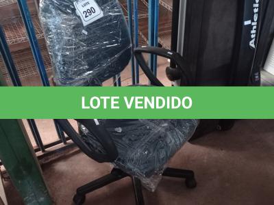 LOTE 290 -  01 CADEIRA GIRATÓRIA PARA ESCRITÓRIO. (NO ESTADO) ATENÇÃO! FAZER A VISITAÇÃO ANTES DE ARREMATAR, NÃO SABEMOS SE FUNCIONA. LEILÃO NÃO TEM GARANTIA E NEM DEVOLUÇÃO, SUJEITO A POSSÍVEIS AVARIAS VISÍVEIS/OCULTAS E/OU AUSÊNCIA DE COMPONENTES.