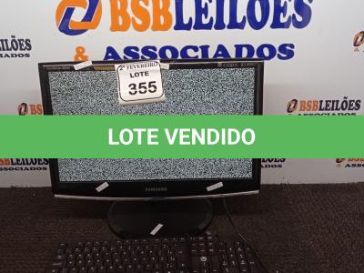 LOTE 355 -  01 MONITOR SAMSUNG COM TECLADO (NO ESTADO) ATENÇÃO! FAZER A VISITAÇÃO ANTES DE ARREMATAR, NÃO SABEMOS SE FUNCIONA. LEILÃO NÃO TEM GARANTIA E NEM DEVOLUÇÃO, SUJEITO A POSSÍVEIS AVARIAS VISÍVEIS/OCULTAS E/OU AUSÊNCIA DE COMPONENTES.