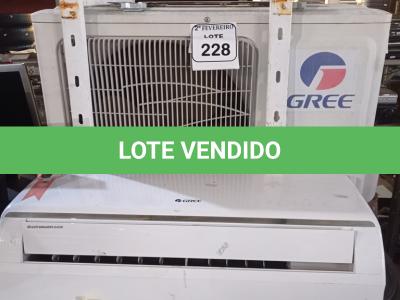 LOTE 228 -  01 AR CONDICIONADO SEM CONTROLE MARCA GREEN 9.000 BTUS. (NO ESTADO) ATENÇÃO! FAZER A VISITAÇÃO ANTES DE ARREMATAR, NÃO SABEMOS SE FUNCIONA. LEILÃO NÃO TEM GARANTIA E NEM DEVOLUÇÃO, SUJEITO A POSSÍVEIS AVARIAS VISÍVEIS/OCULTAS E/OU AUSÊNCIA DE COMPONENTES.