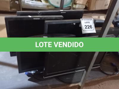 LOTE 226 - 08 MONITORES LCD MARCAS E MODELOS DIVERSOS. (NO ESTADO) ATENÇÃO! FAZER A VISITAÇÃO ANTES DE ARREMATAR, NÃO SABEMOS SE FUNCIONA. LEILÃO NÃO TEM GARANTIA E NEM DEVOLUÇÃO, SUJEITO A POSSÍVEIS AVARIAS VISÍVEIS/OCULTAS E/OU AUSÊNCIA DE COMPONENTES.