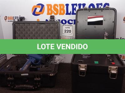 LOTE 220 - 01 RADAR MÓVEL.  (NO ESTADO) ATENÇÃO! FAZER A VISITAÇÃO ANTES DE ARREMATAR, NÃO SABEMOS SE FUNCIONA. LEILÃO NÃO TEM GARANTIA E NEM DEVOLUÇÃO, SUJEITO A POSSÍVEIS AVARIAS VISÍVEIS/OCULTAS E/OU AUSÊNCIA DE COMPONENTES.