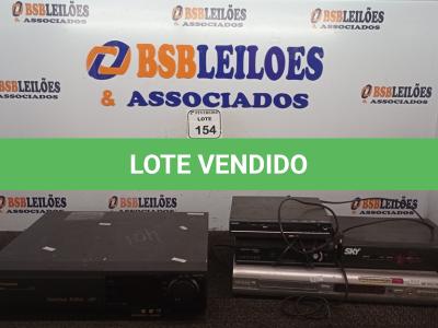 LOTE 154 - 01 VÍDEO CASSETTE RECORDER MARCA PANASONIC AG-1980 E 03 DVD’S. (NO ESTADO) ATENÇÃO! FAZER A VISITAÇÃO ANTES DE ARREMATAR, NÃO SABEMOS SE FUNCIONA. LEILÃO NÃO TEM GARANTIA E NEM DEVOLUÇÃO, SUJEITO A POSSÍVEIS AVARIAS VISÍVEIS/OCULTAS E/OU AUSÊNCIA DE COMPONENTES.