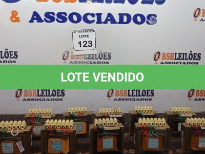 LOTE 123 - 10 TRANSFORMADORES. (NO ESTADO) ATENÇÃO! FAZER A VISITAÇÃO ANTES DE ARREMATAR, NÃO SABEMOS SE FUNCIONA. LEILÃO NÃO TEM GARANTIA E NEM DEVOLUÇÃO, SUJEITO A POSSÍVEIS AVARIAS VISÍVEIS/OCULTAS E/OU AUSÊNCIA DE COMPONENTES.