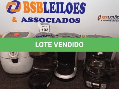 LOTE 103 - 03 CAFETEIRAS MARCAS E MODELOS DIVERSOS E 01 AIR FRYER MARCA PHILCO. (NO ESTADO) ATENÇÃO! FAZER A VISITAÇÃO ANTES DE ARREMATAR, NÃO SABEMOS SE FUNCIONA. LEILÃO NÃO TEM GARANTIA E NEM DEVOLUÇÃO, SUJEITO A POSSÍVEIS AVARIAS VISÍVEIS/OCULTAS E/OU AUSÊNCIA DE COMPONENTES.