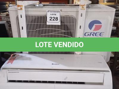 LOTE 228 -  01 AR CONDICIONADO SEM CONTROLE MARCA GREEN 9.000 BTUS. (NO ESTADO) ATENÇÃO! FAZER A VISITAÇÃO ANTES DE ARREMATAR, NÃO SABEMOS SE FUNCIONA. LEILÃO NÃO TEM GARANTIA E NEM DEVOLUÇÃO, SUJEITO A POSSÍVEIS AVARIAS VISÍVEIS/OCULTAS E/OU AUSÊNCIA DE COMPONENTES.