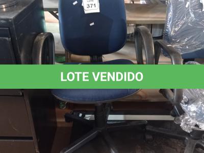 LOTE 371 -  01 CADEIRA GIRATÓRIA PARA ESCRITÓRIO. (NO ESTADO) ATENÇÃO! FAZER A VISITAÇÃO ANTES DE ARREMATAR, NÃO SABEMOS SE FUNCIONA. LEILÃO NÃO TEM GARANTIA E NEM DEVOLUÇÃO, SUJEITO A POSSÍVEIS AVARIAS VISÍVEIS/OCULTAS E/OU AUSÊNCIA DE COMPONENTES.