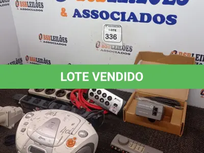 LOTE 336 -  01 RADIO, 02 FILTROS DE LINHA, 01 SELETOR AV, TOMADA INDUSTRIAL CABOS. (NO ESTADO) ATENÇÃO! FAZER A VISITAÇÃO ANTES DE ARREMATAR, NÃO SABEMOS SE FUNCIONA. LEILÃO NÃO TEM GARANTIA E NEM DEVOLUÇÃO, SUJEITO A POSSÍVEIS AVARIAS VISÍVEIS/OCULTAS E/OU AUSÊNCIA DE COMPONENTES.