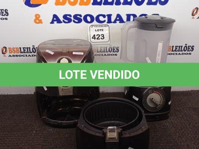 LOTE 423 - 01 AIR FRYER E 01 LIQUIDIFICADOR SEM MARCA APARENTE. (NO ESTADO) ATENÇÃO! FAZER A VISITAÇÃO ANTES DE ARREMATAR, NÃO SABEMOS SE FUNCIONA. LEILÃO NÃO TEM GARANTIA E NEM DEVOLUÇÃO, SUJEITO A POSSÍVEIS AVARIAS VISÍVEIS/OCULTAS E/OU AUSÊNCIA DE COMPONENTES.