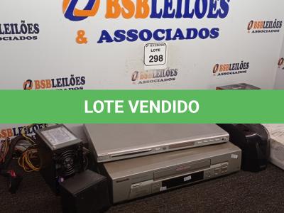 LOTE 298 - 01 VÍDEO CASSETE MARCA PANASONIC, 01 APARELHO DE DVD MARCA PHILIPS, 02 ESTABILIZADORES E 01 PROJETOR MULTIMIDIA. (NO ESTADO) ATENÇÃO! FAZER A VISITAÇÃO ANTES DE ARREMATAR, NÃO SABEMOS SE FUNCIONA. LEILÃO NÃO TEM GARANTIA E NEM DEVOLUÇÃO, SUJEITO A POSSÍVEIS AVARIAS VISÍVEIS/OCULTAS E/OU AUSÊNCIA DE COMPONENTES.