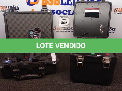 LOTE 306 - 01 RADAR MÓVEL.  (NO ESTADO) ATENÇÃO! FAZER A VISITAÇÃO ANTES DE ARREMATAR, NÃO SABEMOS SE FUNCIONA. LEILÃO NÃO TEM GARANTIA E NEM DEVOLUÇÃO, SUJEITO A POSSÍVEIS AVARIAS VISÍVEIS/OCULTAS E/OU AUSÊNCIA DE COMPONENTES.