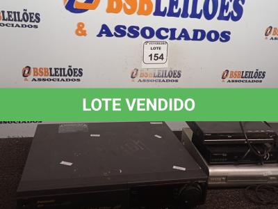 LOTE 154 - 01 VÍDEO CASSETTE RECORDER MARCA PANASONIC AG-1980 E 03 DVD’S. (NO ESTADO) ATENÇÃO! FAZER A VISITAÇÃO ANTES DE ARREMATAR, NÃO SABEMOS SE FUNCIONA. LEILÃO NÃO TEM GARANTIA E NEM DEVOLUÇÃO, SUJEITO A POSSÍVEIS AVARIAS VISÍVEIS/OCULTAS E/OU AUSÊNCIA DE COMPONENTES.