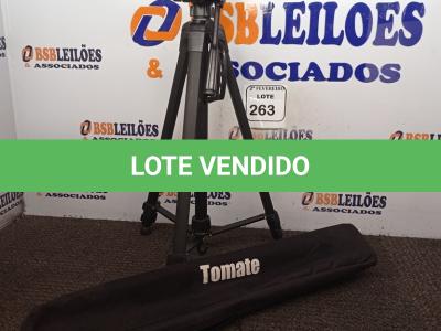 LOTE 263 - 01 TRIPÉ P/CÂMERA FOTOGRÁFICA MARCA TOMATE MODELO MTG-3016. (NO ESTADO) ATENÇÃO! FAZER A VISITAÇÃO ANTES DE ARREMATAR, NÃO SABEMOS SE FUNCIONA. LEILÃO NÃO TEM GARANTIA E NEM DEVOLUÇÃO, SUJEITO A POSSÍVEIS AVARIAS VISÍVEIS/OCULTAS E/OU AUSÊNCIA DE COMPONENTES.