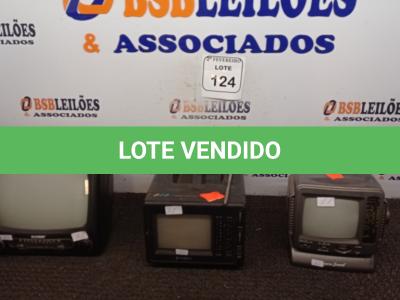 LOTE 124 - 03 TV’S PORTÁTEIS MARCAS E MODELOS DIVERSOS. (NO ESTADO) ATENÇÃO! FAZER A VISITAÇÃO ANTES DE ARREMATAR, NÃO SABEMOS SE FUNCIONA. LEILÃO NÃO TEM GARANTIA E NEM DEVOLUÇÃO, SUJEITO A POSSÍVEIS AVARIAS VISÍVEIS/OCULTAS E/OU AUSÊNCIA DE COMPONENTES.