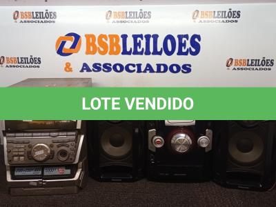 LOTE 417 - 02 APARELHOS DE SOM COM 2 CAIXAS. (NO ESTADO) ATENÇÃO! FAZER A VISITAÇÃO ANTES DE ARREMATAR, NÃO SABEMOS SE FUNCIONA. LEILÃO NÃO TEM GARANTIA E NEM DEVOLUÇÃO, SUJEITO A POSSÍVEIS AVARIAS VISÍVEIS/OCULTAS E/OU AUSÊNCIA DE COMPONENTES.