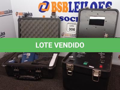 LOTE 306 - 01 RADAR MÓVEL.  (NO ESTADO) ATENÇÃO! FAZER A VISITAÇÃO ANTES DE ARREMATAR, NÃO SABEMOS SE FUNCIONA. LEILÃO NÃO TEM GARANTIA E NEM DEVOLUÇÃO, SUJEITO A POSSÍVEIS AVARIAS VISÍVEIS/OCULTAS E/OU AUSÊNCIA DE COMPONENTES.