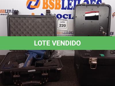 LOTE 220 - 01 RADAR MÓVEL.  (NO ESTADO) ATENÇÃO! FAZER A VISITAÇÃO ANTES DE ARREMATAR, NÃO SABEMOS SE FUNCIONA. LEILÃO NÃO TEM GARANTIA E NEM DEVOLUÇÃO, SUJEITO A POSSÍVEIS AVARIAS VISÍVEIS/OCULTAS E/OU AUSÊNCIA DE COMPONENTES.