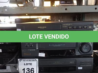 LOTE 136 - 03 VHS MARCAS E MODELOS DIVERSOS, 03 DVD’S E 01 PLACA DE CONTROLE ÁUDIO VISION. (NO ESTADO) ATENÇÃO! FAZER A VISITAÇÃO ANTES DE ARREMATAR, NÃO SABEMOS SE FUNCIONA. LEILÃO NÃO TEM GARANTIA E NEM DEVOLUÇÃO, SUJEITO A POSSÍVEIS AVARIAS VISÍVEIS/OCULTAS E/OU AUSÊNCIA DE COMPONENTES.