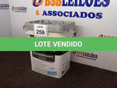 LOTE 259 - 01 BALDE DE TINTA SUVINIL INTERIOR NA COR BRANCO FOSCO 18L.  (NO ESTADO) ATENÇÃO! FAZER A VISITAÇÃO ANTES DE ARREMATAR, NÃO SABEMOS SE FUNCIONA. LEILÃO NÃO TEM GARANTIA E NEM DEVOLUÇÃO, SUJEITO A POSSÍVEIS AVARIAS VISÍVEIS/OCULTAS E/OU AUSÊNCIA DE COMPONENTES.