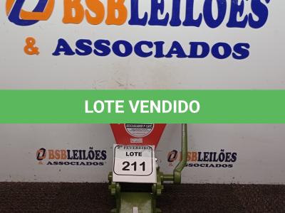LOTE 211 - 01 DESCASCADOR DE CAFÉ MARCA BOTINI.  (NO ESTADO) ATENÇÃO! FAZER A VISITAÇÃO ANTES DE ARREMATAR, NÃO SABEMOS SE FUNCIONA. LEILÃO NÃO TEM GARANTIA E NEM DEVOLUÇÃO, SUJEITO A POSSÍVEIS AVARIAS VISÍVEIS/OCULTAS E/OU AUSÊNCIA DE COMPONENTES.