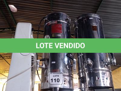 LOTE 110 - 02 CAFETEIRAS EM INOX E 01 VENTILADOR. (NO ESTADO) ATENÇÃO! FAZER A VISITAÇÃO ANTES DE ARREMATAR, NÃO SABEMOS SE FUNCIONA. LEILÃO NÃO TEM GARANTIA E NEM DEVOLUÇÃO, SUJEITO A POSSÍVEIS AVARIAS VISÍVEIS/OCULTAS E/OU AUSÊNCIA DE COMPONENTES.